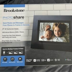 Brookstone PhotoShare Smart Frame with Black and White Design